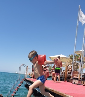 На фотографии мой сын Кирилл 5 лет. Прыгает с пирса в море с высоты около 2м.