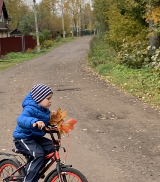 Андрей Борисов, второй день как на двухколесном велосипеде научился)))