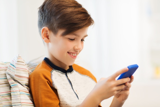 Почему дети всё чаще "зависают" в своих смартфонах?