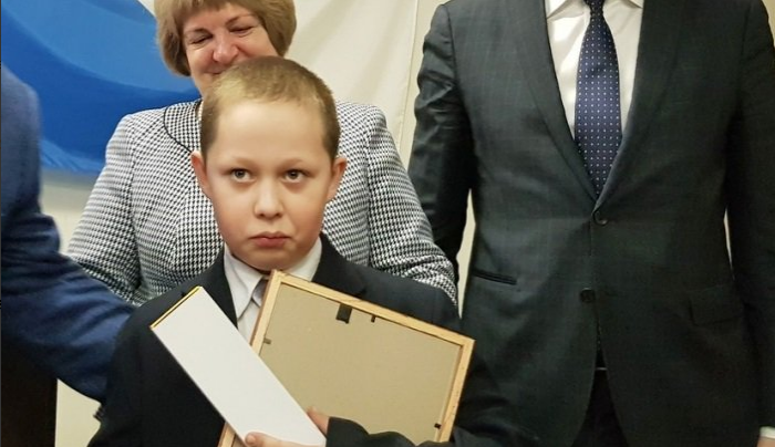 В Ленинградской области наградили мальчика, который спас провалившуюся под лёд одноклассницу