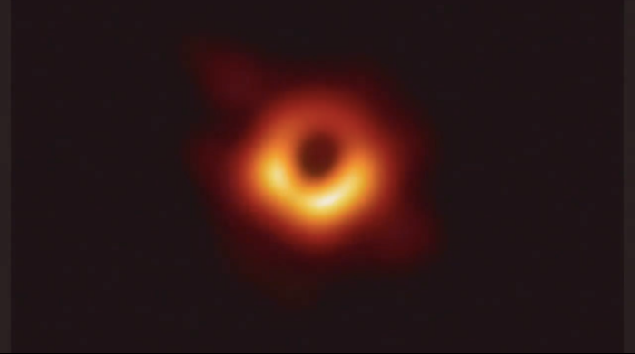 Учёные показали первый в мире снимок сверхмассивной чёрной дыры