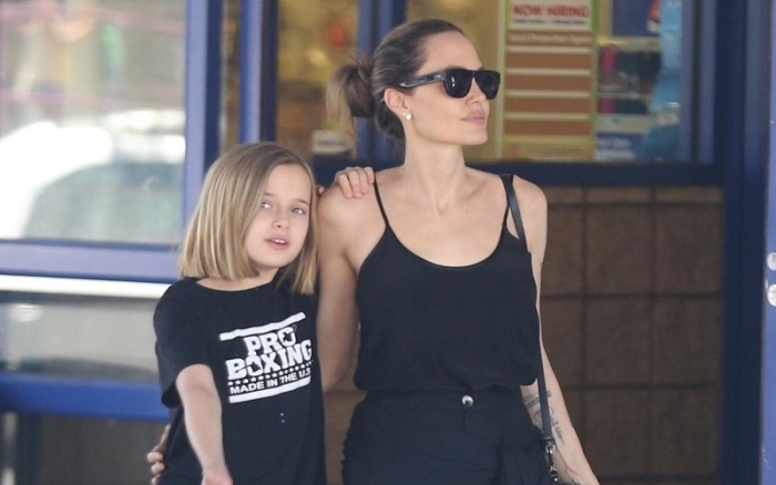 Анджелина Джоли отправилась на шопинг вместе со своей 10-летней дочкой