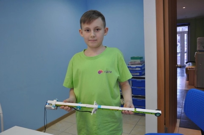 Пермский школьник создал "умную" трость для незрячих людей