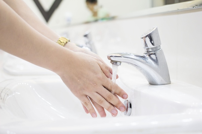 Учитель из Миссури придумала необычный способ проверки мытья рук у своих учеников