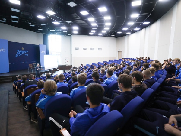 В «Газпром»-Академии стартовал курс лекций для воспитанников по взаимодействию со СМИ