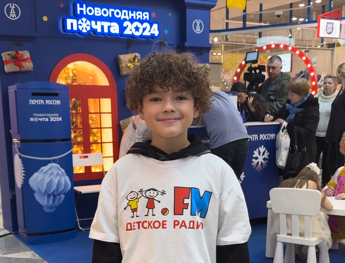 Илья Синцов побывал на открытии Новогодней почты и отправил письмо Деду Морозу