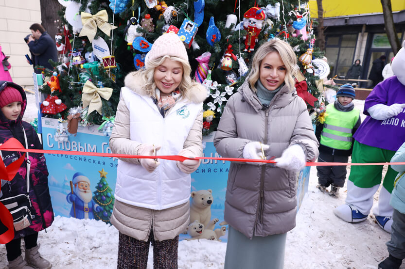 Экоёлка засияла в Московском зоопарке!