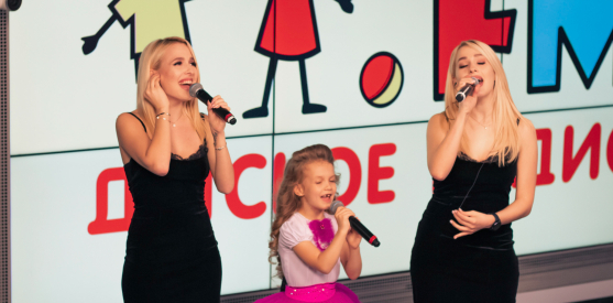 Живой концерт Леры Несенюк и сестёр Толмачёвых в студии Детского радио